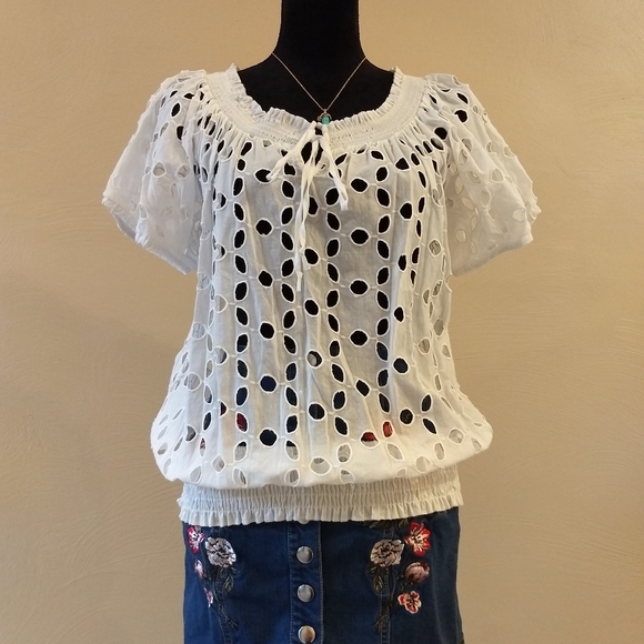 Halo short sleeved white blouse - Picture 7 of 7